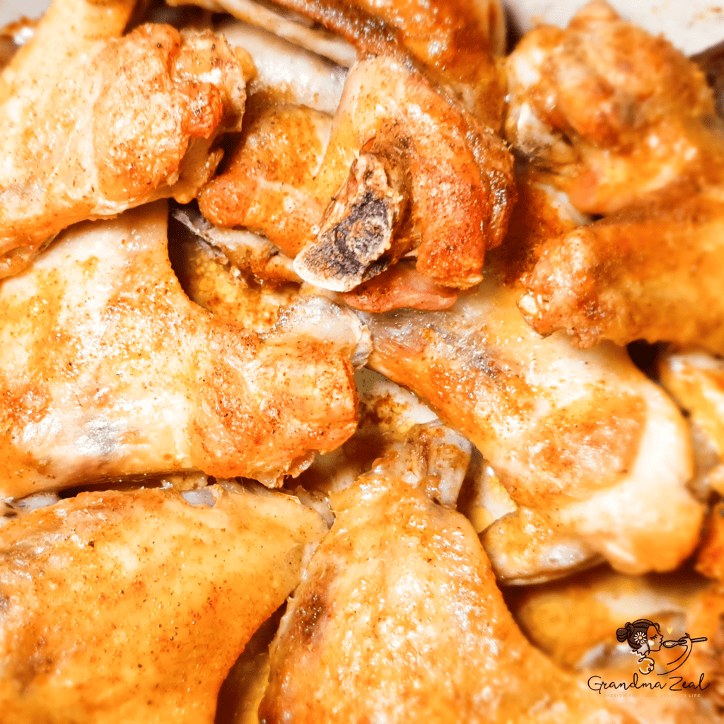 UNFORGETTABLE CHICKEN WINGS – CRISPY, JUICY & ADDICTIVE Close-up of crispy baked chicken wings with golden skin and visible seasoning, fresh from the oven.