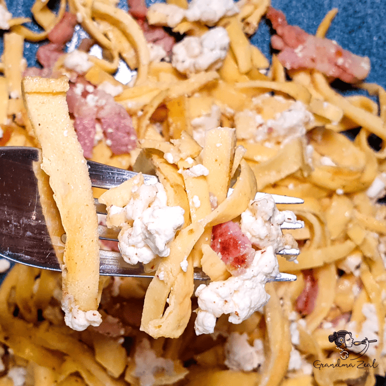 A portion of low-carb tagliatelle with bacon and quark