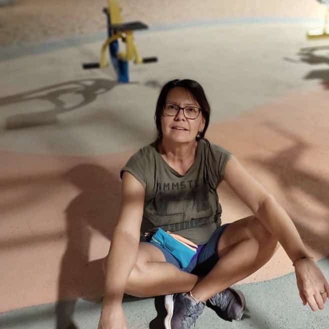Helena in outdoor gym -sitting on the ground